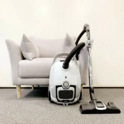 CONTINENTAL EDISON Staubsauger AAAA Silent Bag - CEVCWBA - 67 DB - 3 L - 700 W - Weiß -Rein Blitz Geschaft 1728f64ecb6564fc45cad0235672ce44